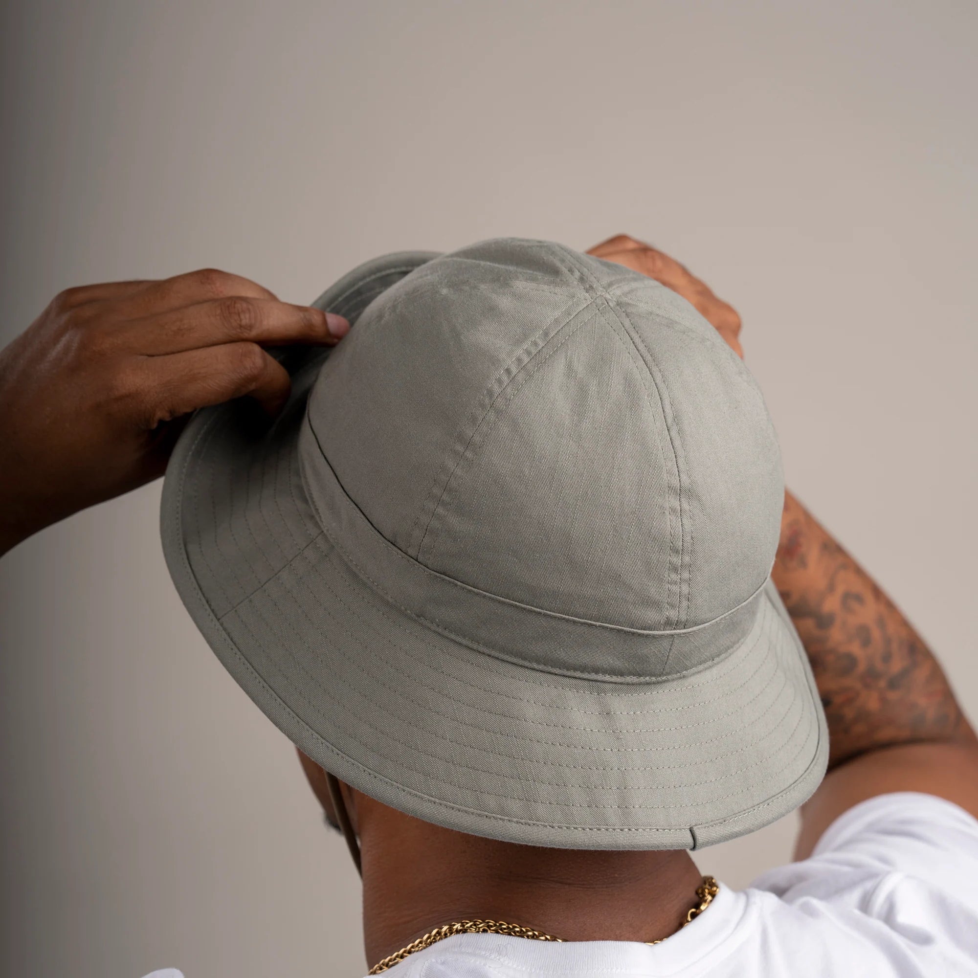 Round bucket hat hotsell